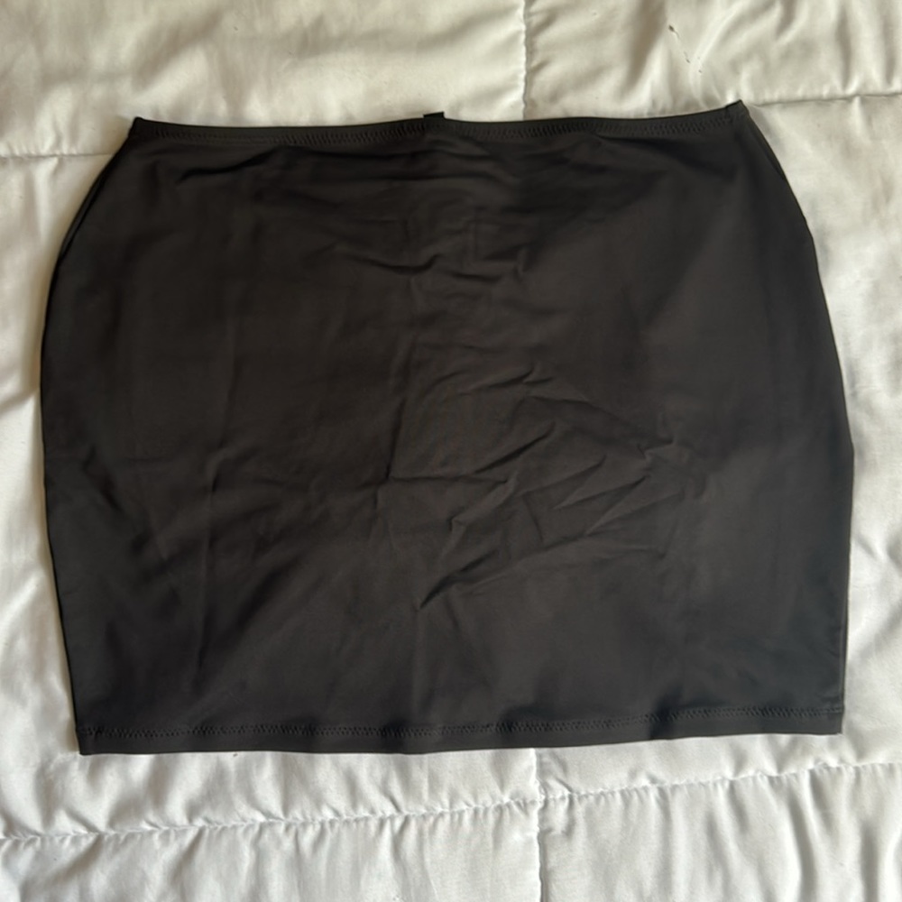SKIMS RUCHED MINI SKIRT- ONYX - Picture 3 of 10